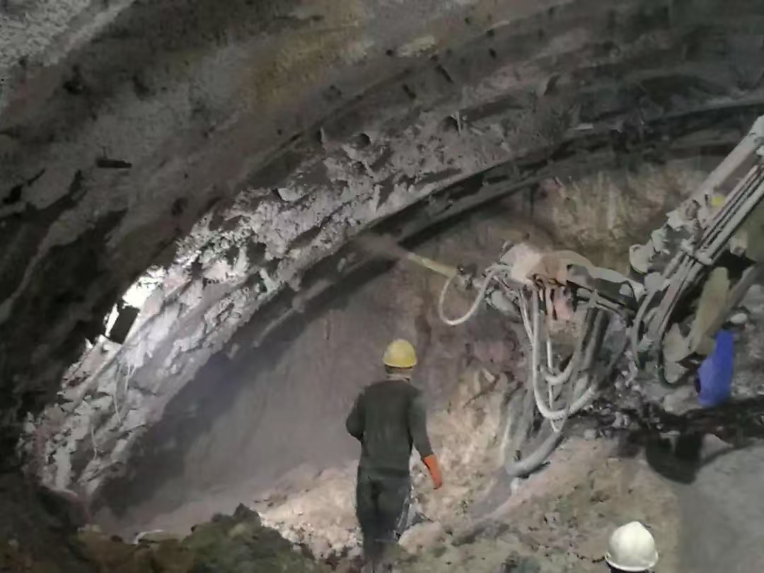 剑川隧道喷射混凝土如何有效控制回弹量   